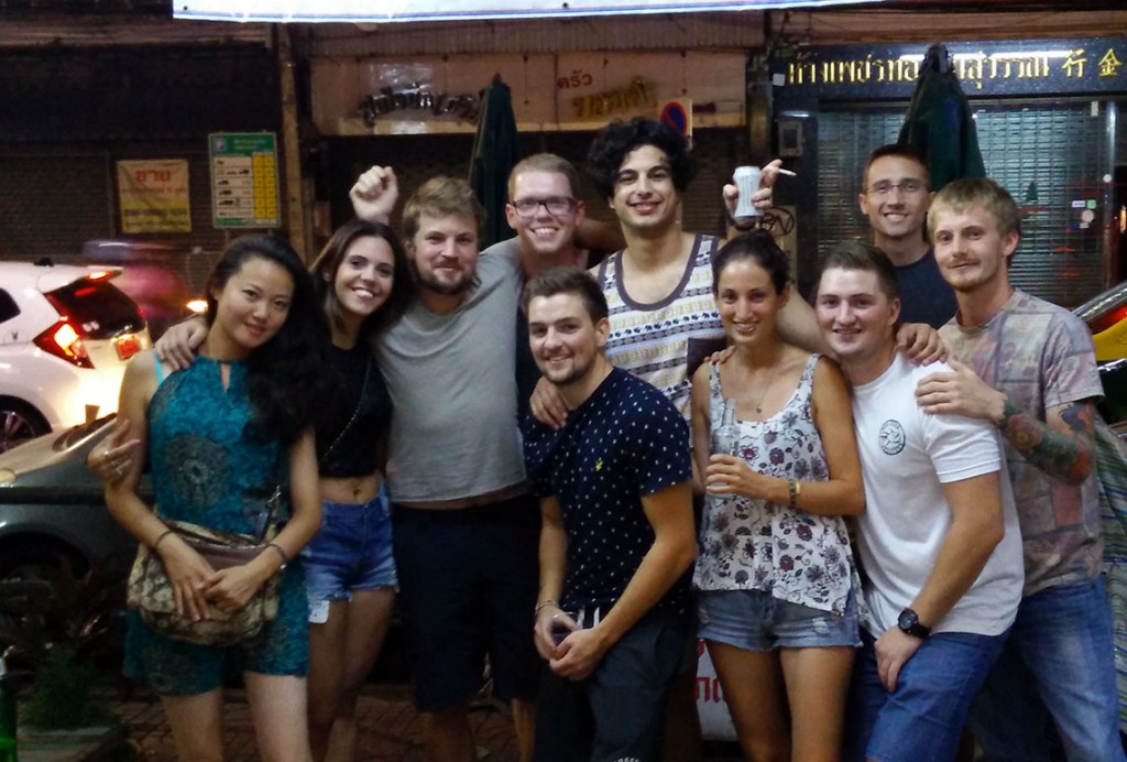 Anglais, allemands, argentins, israéliens, chinois, français. No diff.