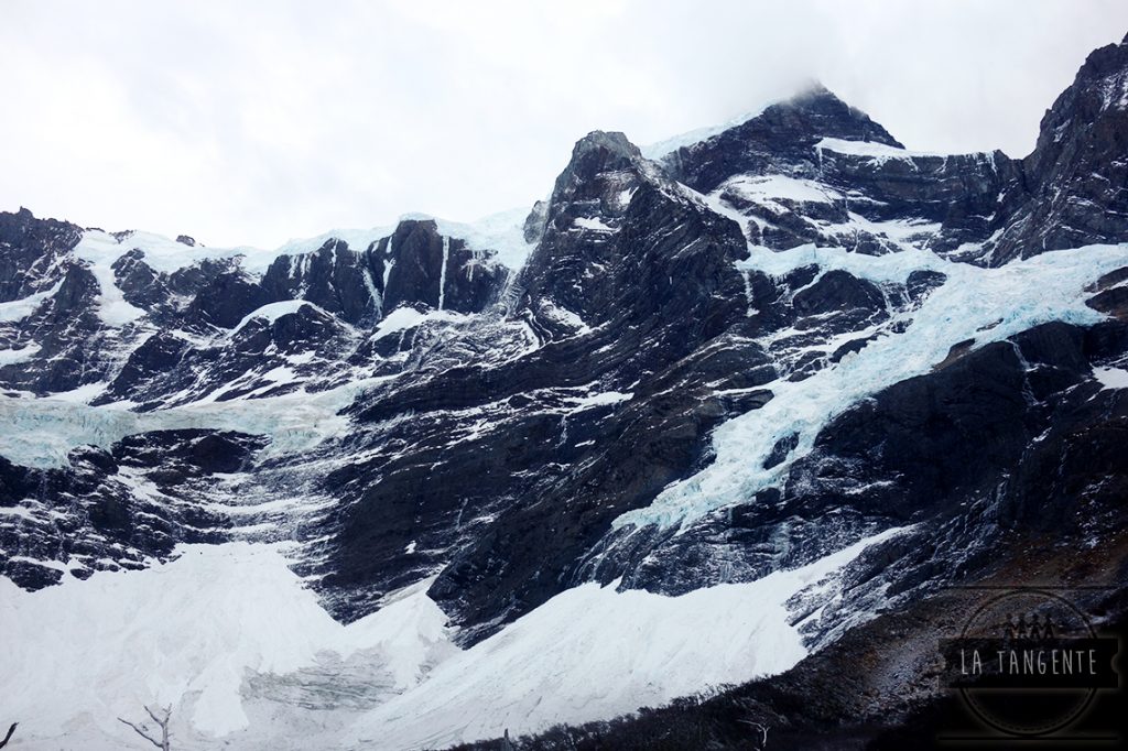 Montagne bruyante et imposante