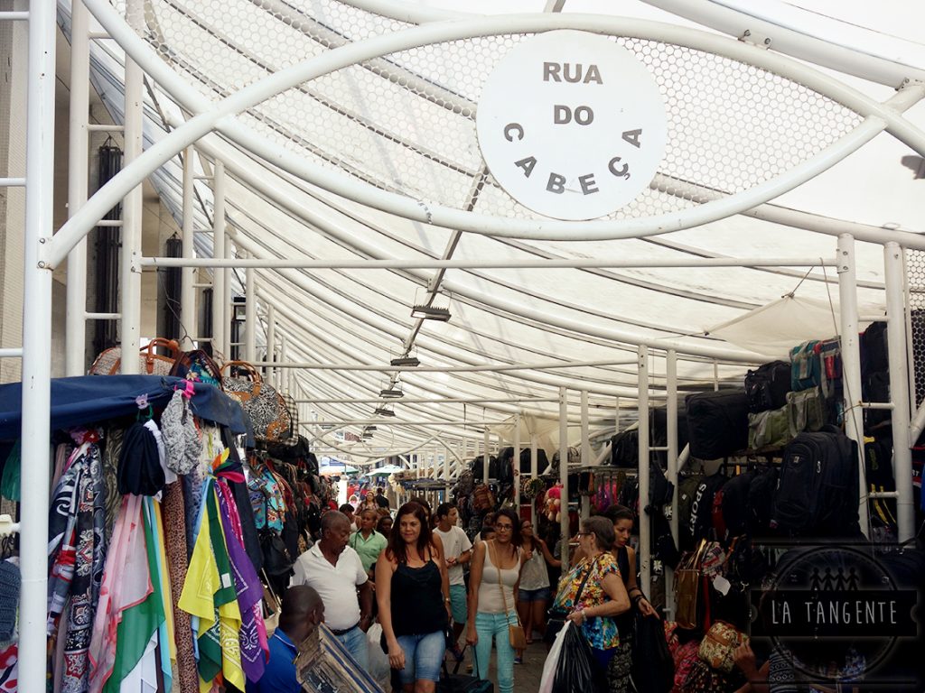 Une rue particulièrement commerçante