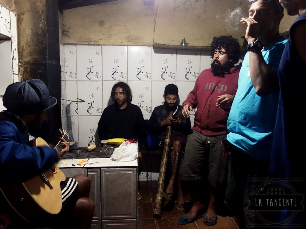Les soirs, on chante, et on f... fait de la musique !